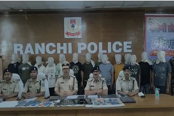 gambling : ऑनलाइन जुआ रैकेट का भंडाफोड़, 14 युवक गिरफ्तार, 5 लैपटॉप, 17 मोबाइल फोन और 90 से अधिक विभिन्न बैंकों के एटीएम कार्ड बरामद