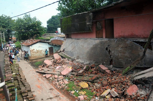 Ranchi : राजधानी में सरकारी स्कूल का भवन गिरा, एक की मौत, चार घायल