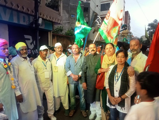 Jamshedpur : सोनारी में शांतिपूर्ण ढंग से निकला मोहर्रम जुलूस, शांति समिति ने विधि व्यवस्था में की मदद