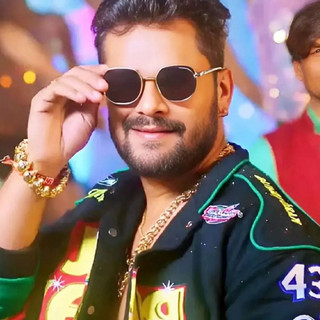 प्रेमानंद महाराज पर Khesari Lal Yadav की अपील से सोशल मीडिया गरम, कहा – हर जगह प्रमोशन और प्रचार ठीक नहीं