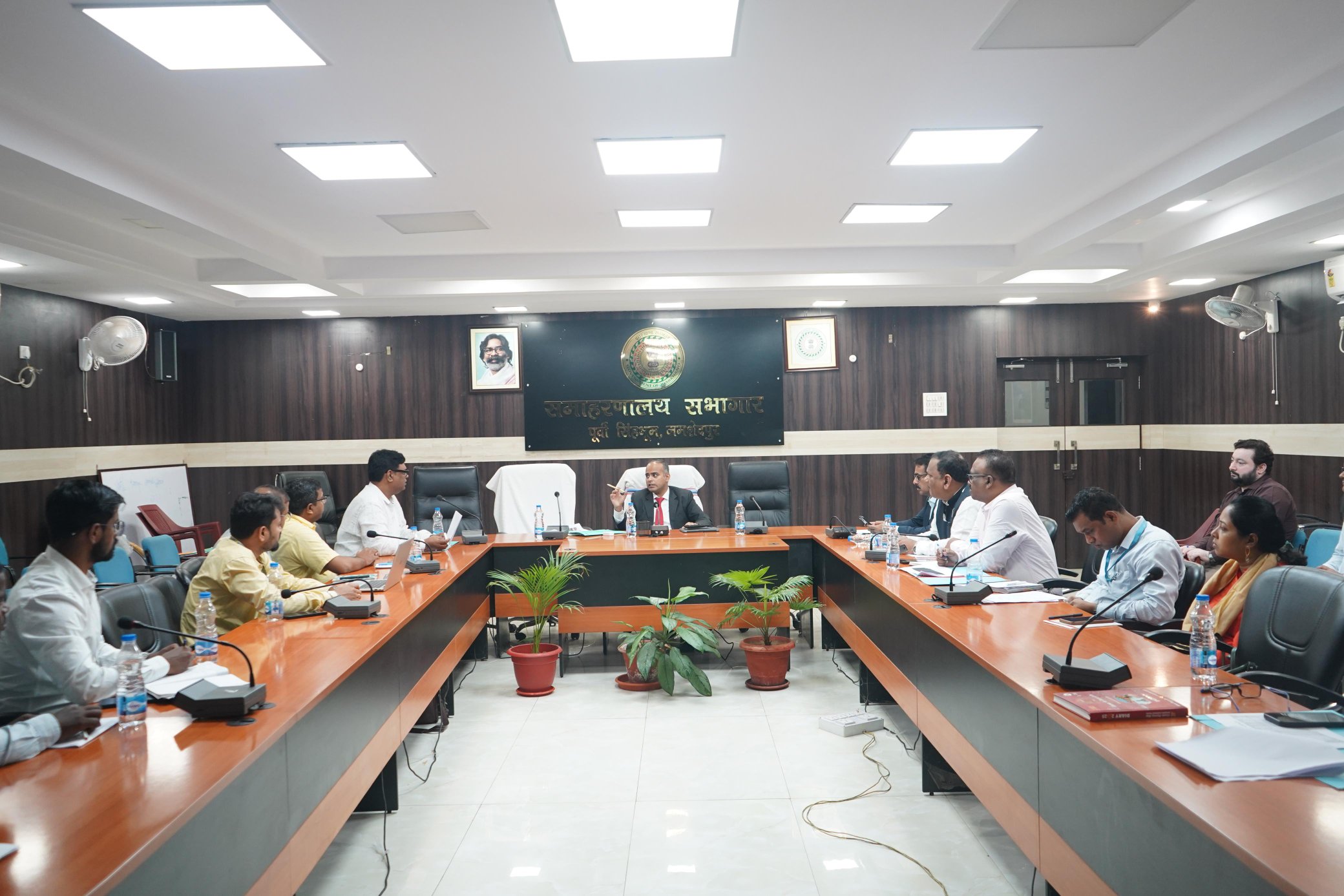 Jamshedpur: पूर्वी सिंहभूम में PM विश्वकर्मा योजना की समीक्षा, 26 हज़ार से अधिक लाभुक पंजीकृत