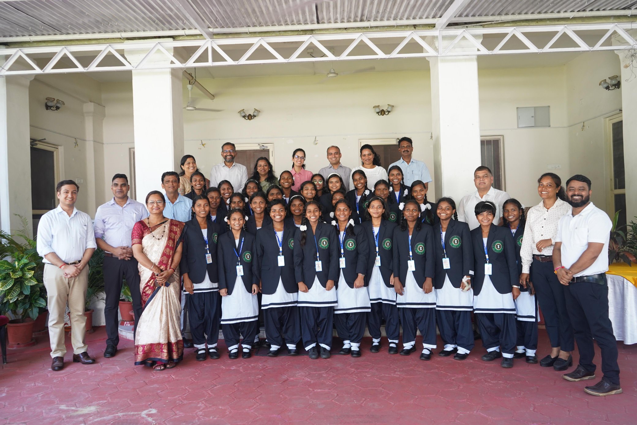 Jamshedpur: ISRO शैक्षणिक भ्रमण से लौटीं छात्राओं से मिले उपायुक्त, साझा किए अनुभव