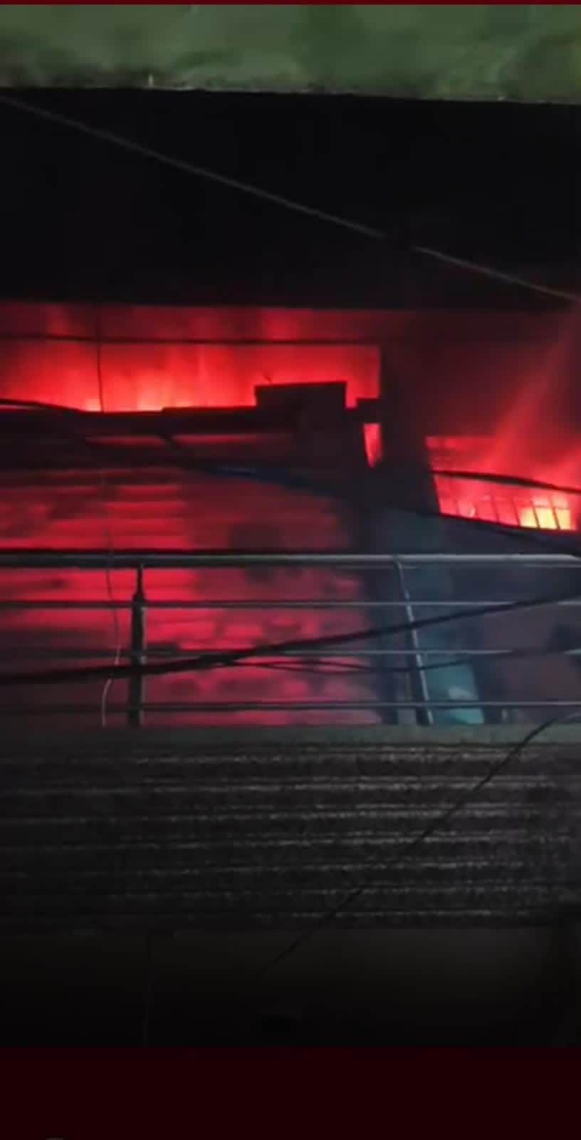 Deoghar : बैजू मंदिर गली में कपड़े की दुकान में भीषण आग, 40 लाख से अधिक का नुकसान