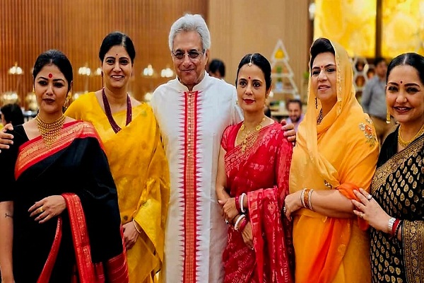 Wedding Party : सांसद महुआ मोइत्रा और पूर्व सांसद पिनाकी मिश्रा की शादी के रिसेप्शन में कई दलों के नेता पहुंचे