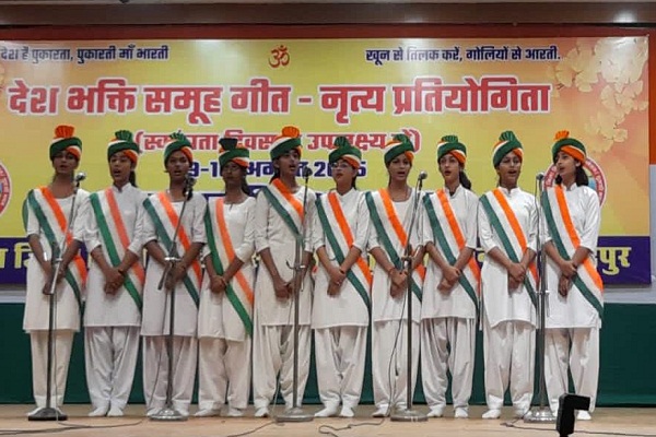 Jamshedpur :  देशभक्ति गीत में डीएवी NIT व  नृत्य में केपीएस, गम्हरिया ने छात्राओं ने मारी बाजी