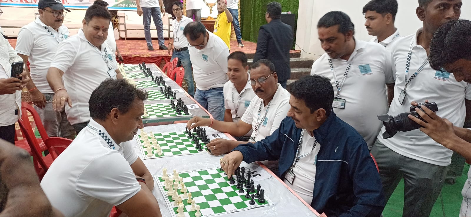 Deoghar: देवघर में शतरंज का महाकुंभ, वर्धन खवाड़े की स्मृति में जुटे 300 खिलाड़ी