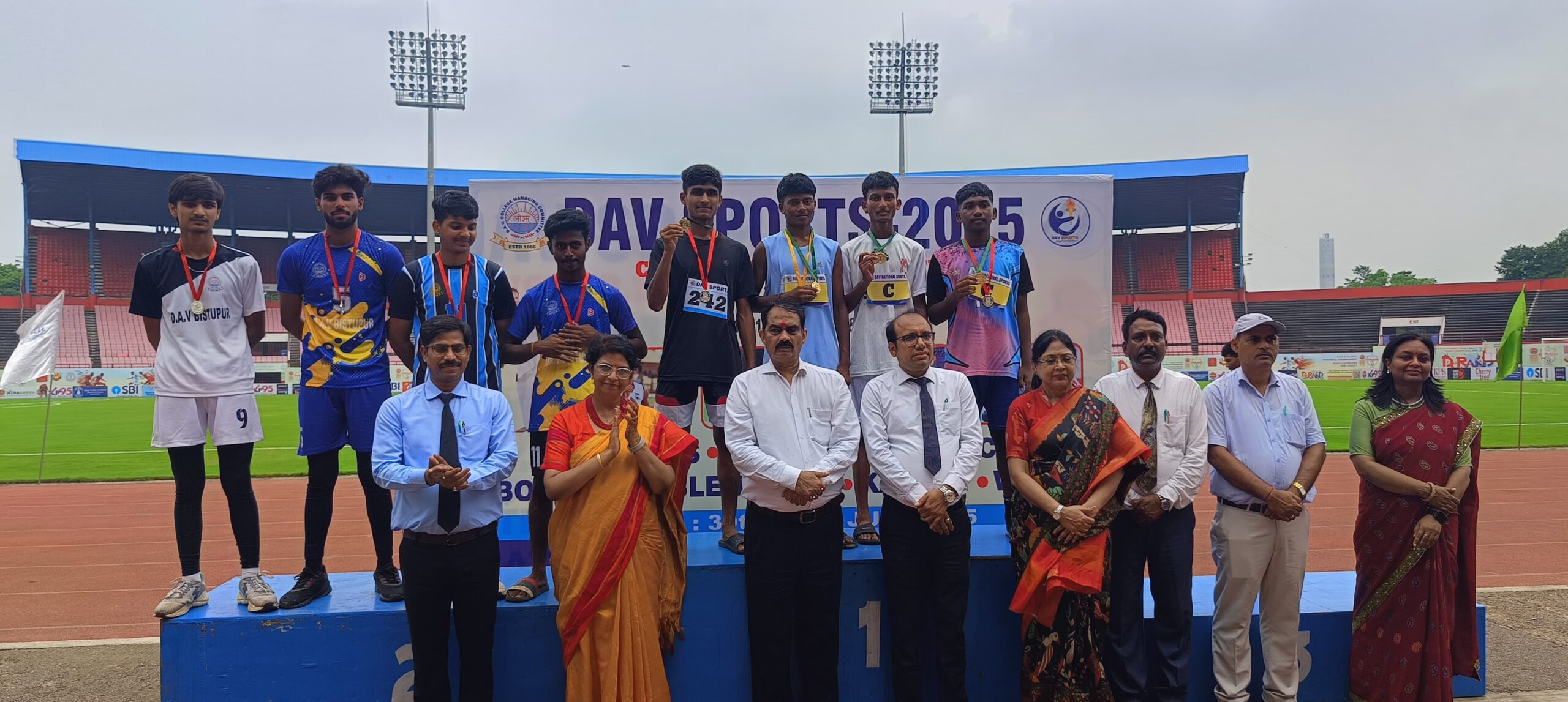 JRD स्टेडियम में टाटा DAV के छात्रों ने जीते गोल्ड – क्लस्टर स्पोर्ट्स में लहराया परचम