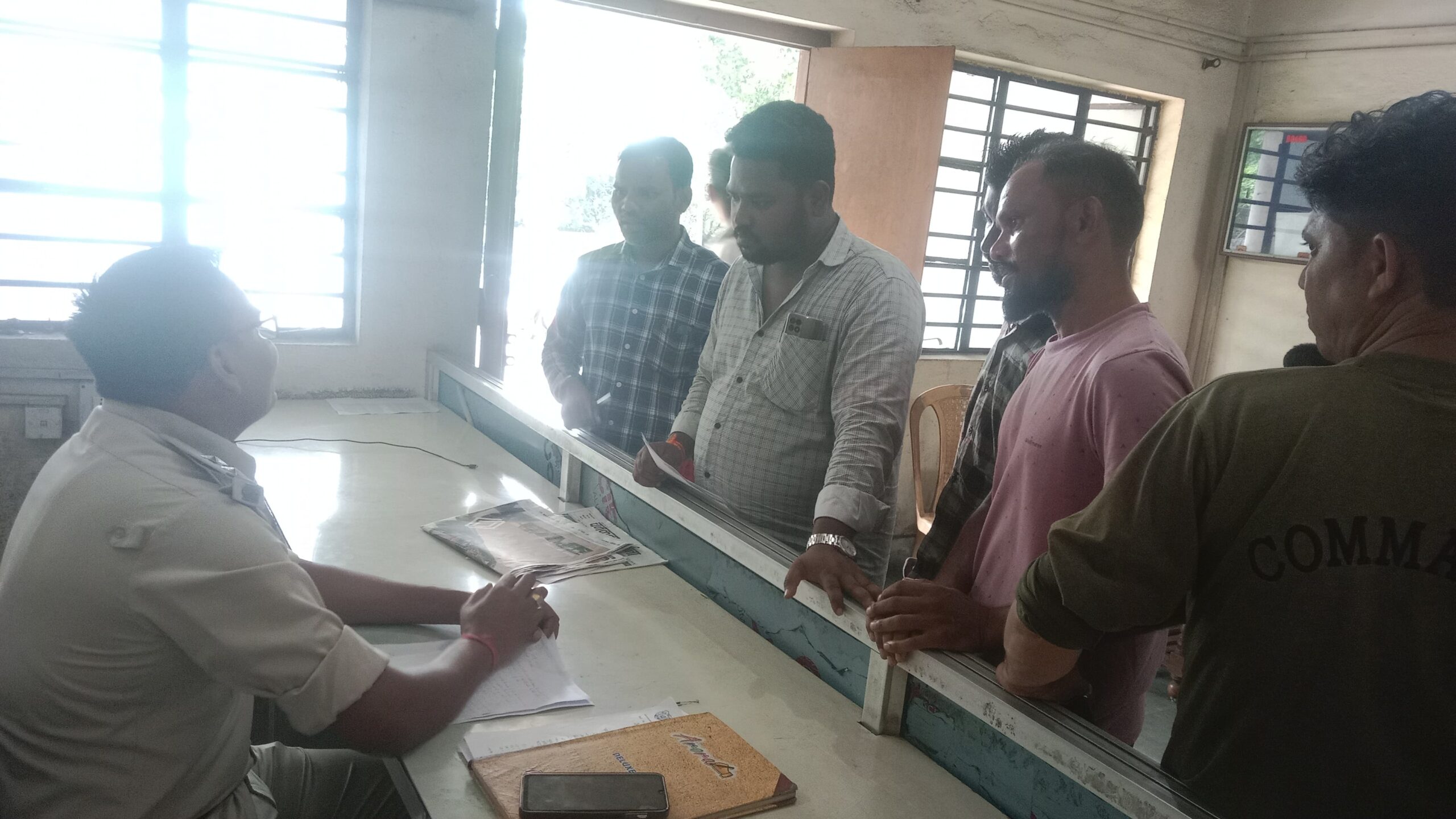 Gamharia: राजमार्ग पर चालकों में खींचतान, थाने में भिड़े दो पक्ष