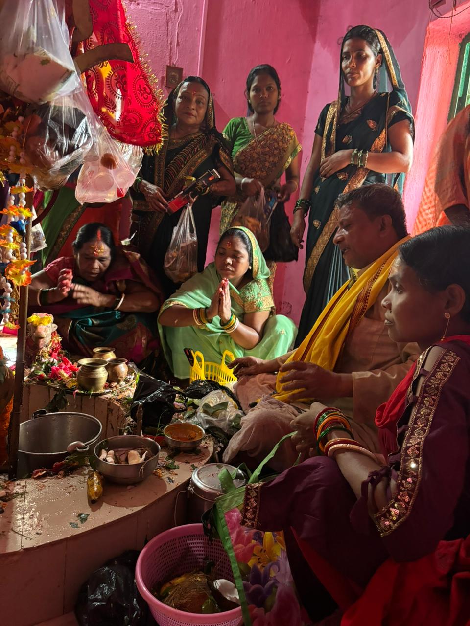 Chaibasa: ‘विश्वरूप’ शिव की आराधना में डूबा गुवा, हजारों ने किया जलाभिषेक