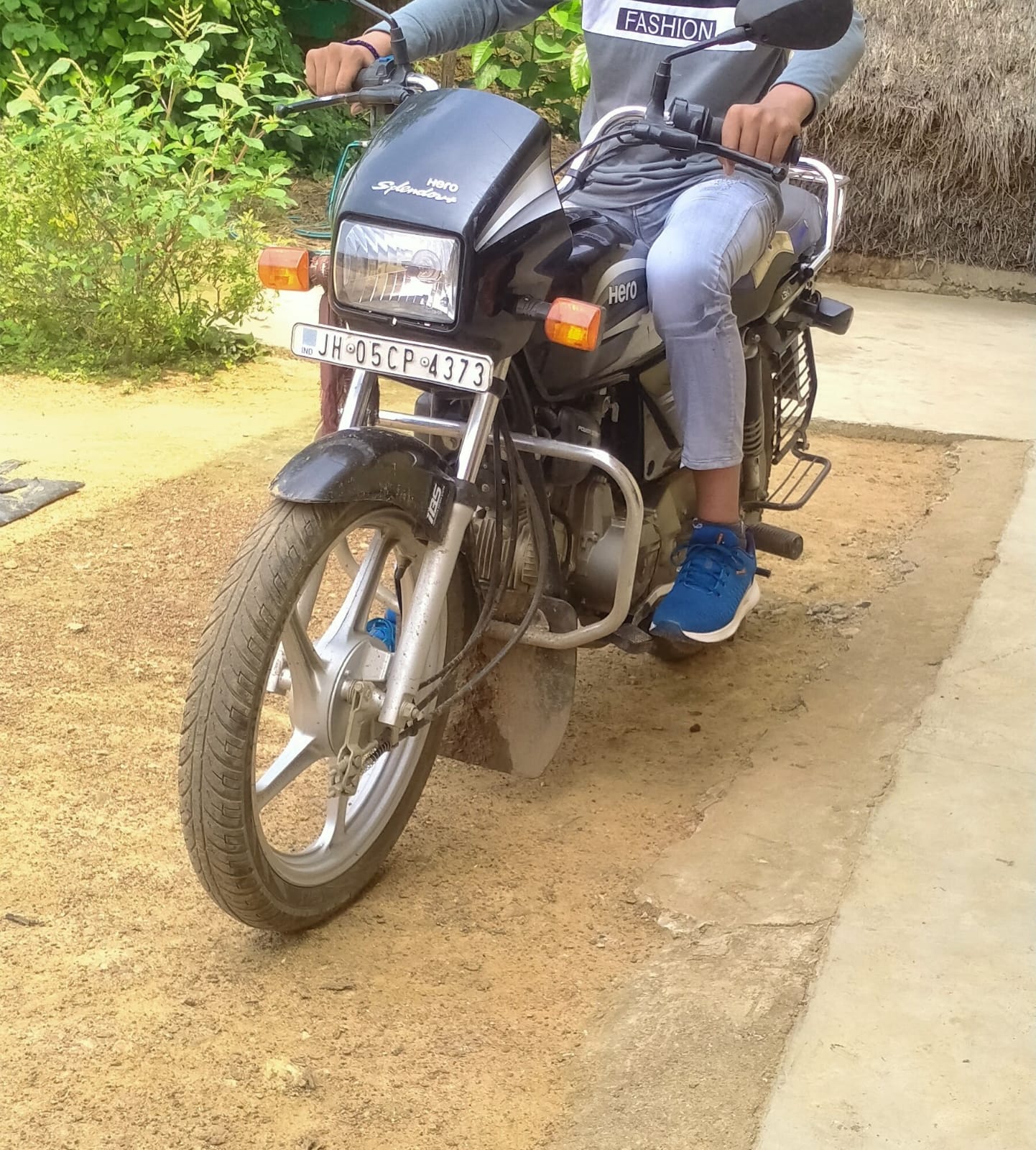 Potka: कॉलेज गेट पर खड़ी बाइक उड़ाई, चोरों के हौसले बुलंद