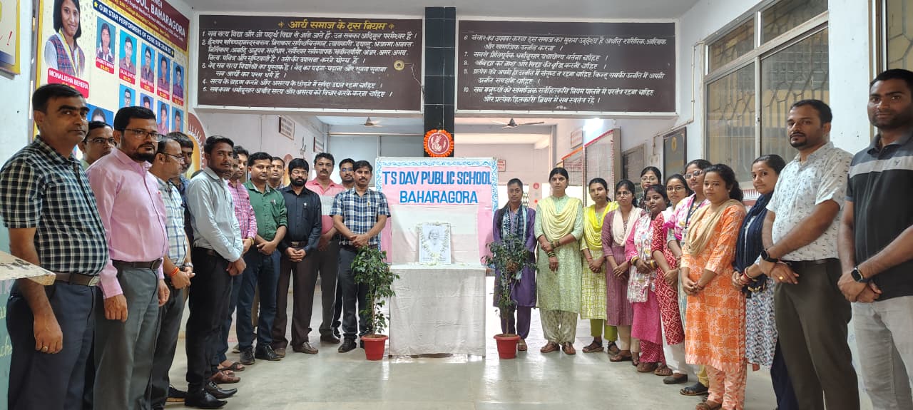 Homage to Shibu Soren: TPS DAV स्कूल परिवार ने दिशोम गुरु शिबू सोरेन को दी श्रद्धांजलि