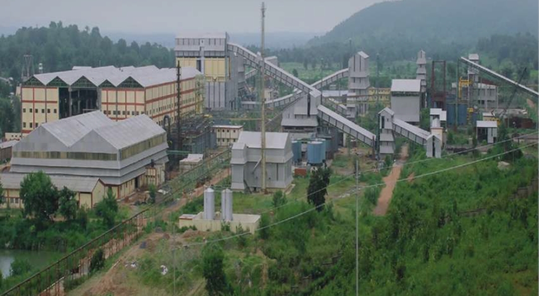 Jadugora: UCIL में नियम ताक पर! तबादले के बावजूद डटे हुए हैं S K बर्मन