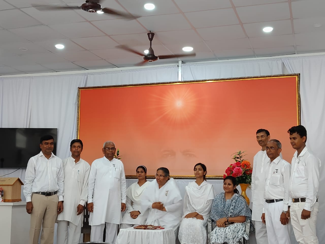 Deoghar: रक्षाबंधन पर आध्यात्मिक बंधन की अनुभूति, देवघर में ब्रह्मा कुमारीज सेवा केंद्र में मनाया गया त्योहार