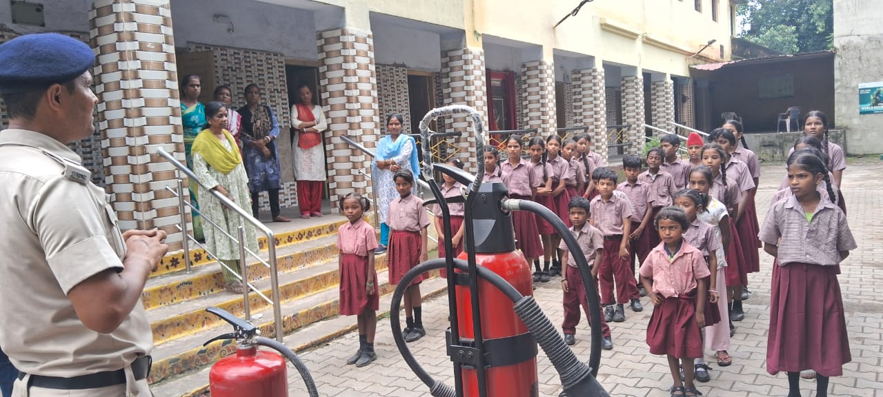 Jamshedpur: जमशेदपुर के विद्यालयों में हुआ अग्नि सुरक्षा मॉक ड्रिल