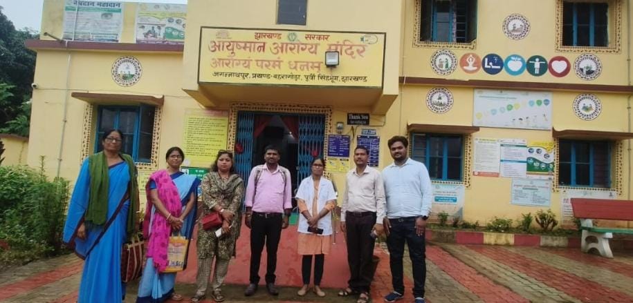 Bahragora: ग्रामीण स्वच्छता की जांच में जुटी टीम, पंचायत भवन से स्कूल तक – हर पहलू की ली गई जानकारी