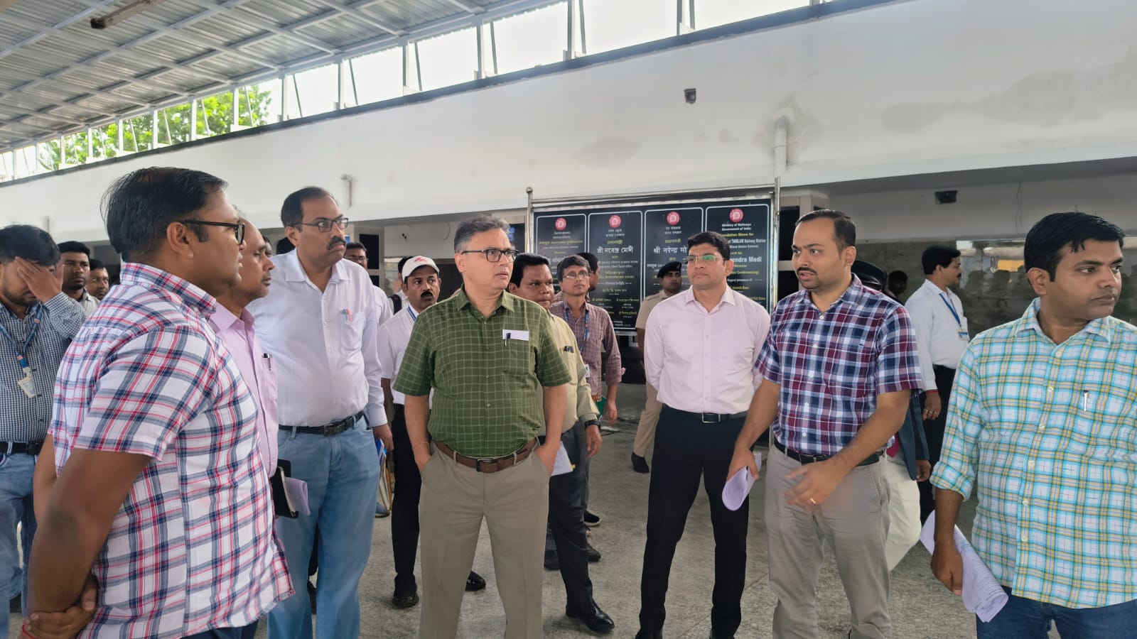 Kharagpur: खड़गपुर-हल्दिया रूट पर DRM का निरीक्षण, यात्री सुविधाओं में तेजी लाने के निर्देश