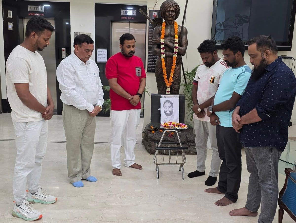 Tribute To Nirmal Mahato: झारखंड भवन में निर्मल महतो की शहादत को सलाम,“अमर रहें” के नारों से गूंजा परिसर