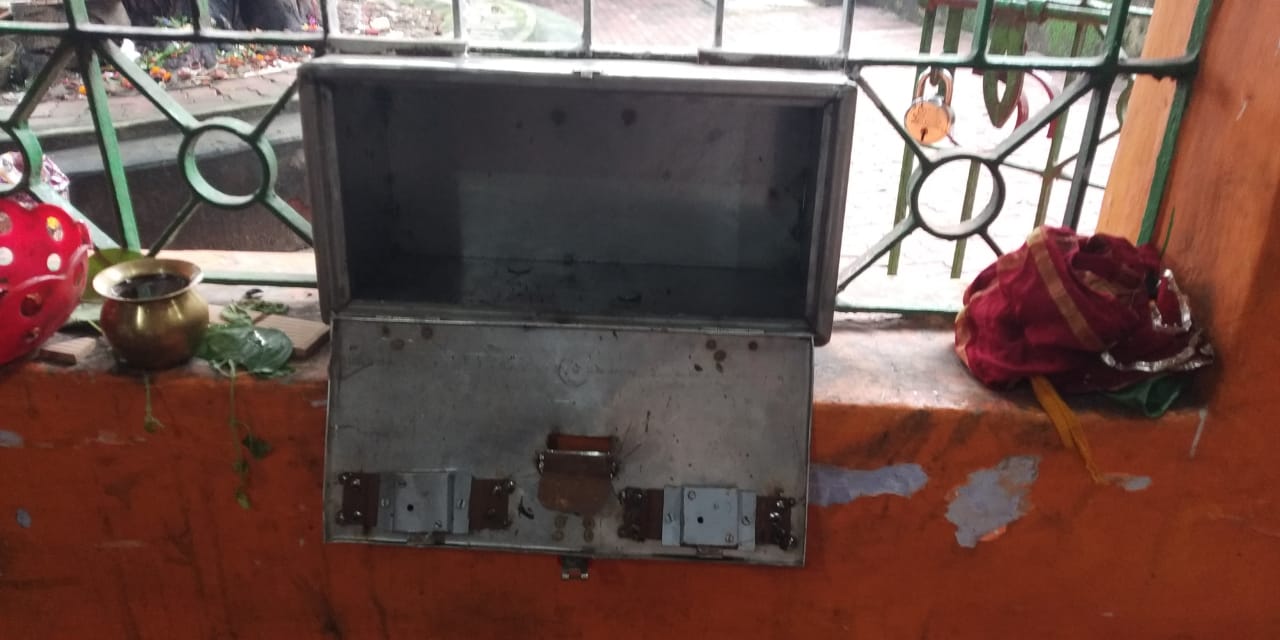 Jamshedpur: एक रात में तीन मंदिरों में चोरी, छह दान पेटियों के ताले तोड़े – चांदी का मुकुट भी गायब