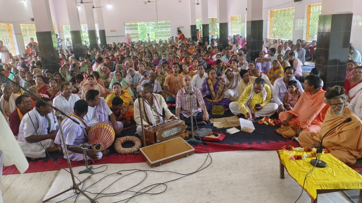 Bahragora: स्वामी निगमानंद आश्रम में श्रद्धापूर्वक मनाया गया रक्षाबंधन उत्सव