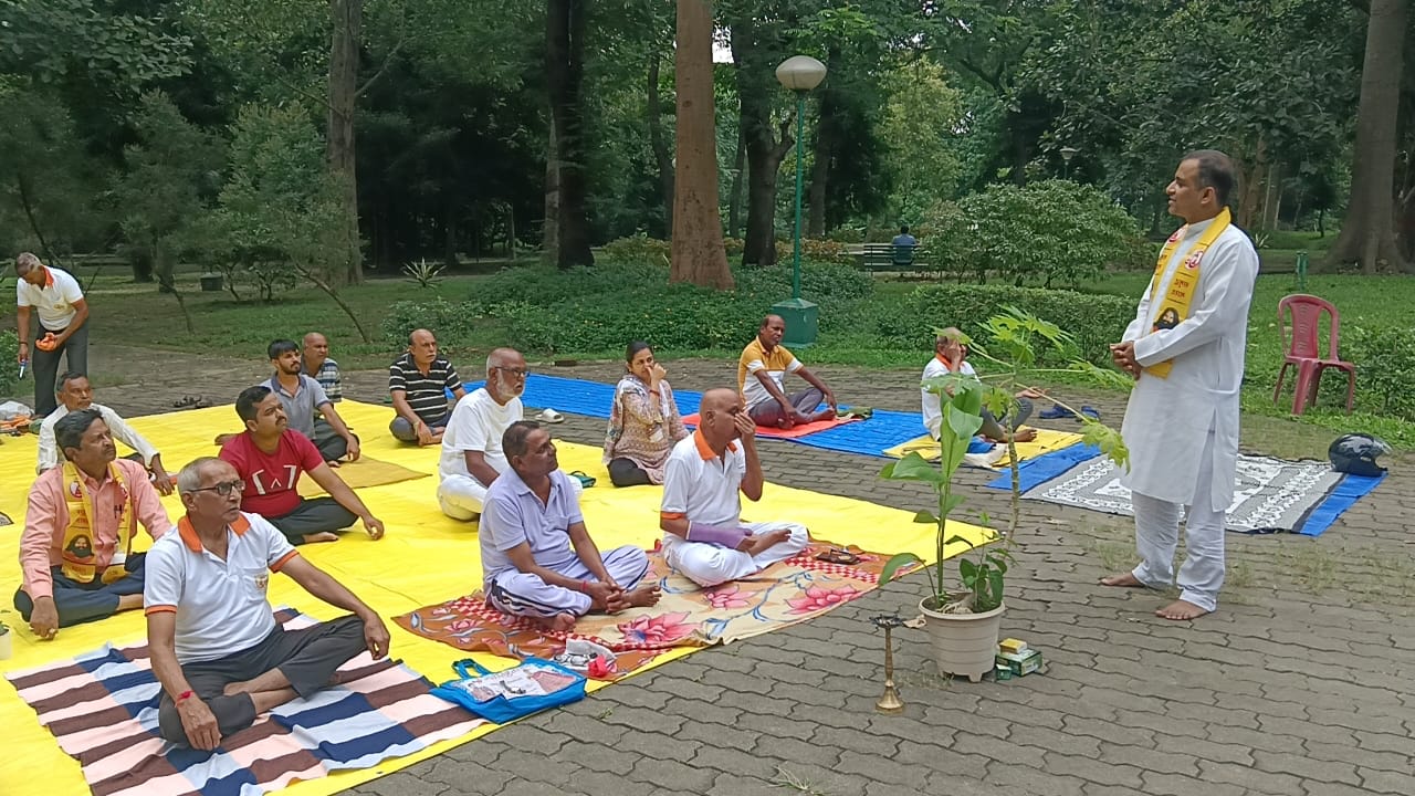 Jamshedpur: 7 दिवसीय पतंजलि योग प्रशिक्षण शिविर शुरू, मनाया गया पपीता महोत्सव