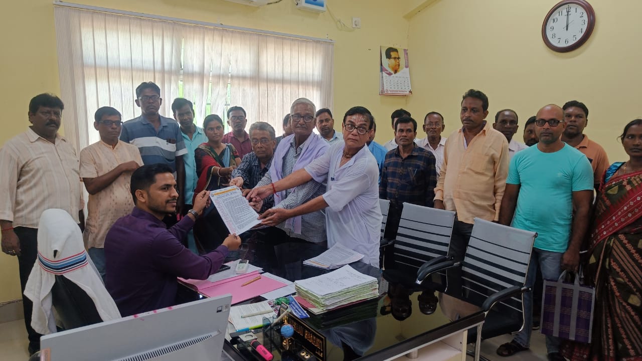 Bahragora: कमीशन बढ़ाने से लेकर 5G ई-पॉस मशीन तक – डीलर्स की बड़ी मांगें, प्रखंड कार्यालय पर प्रदर्शन