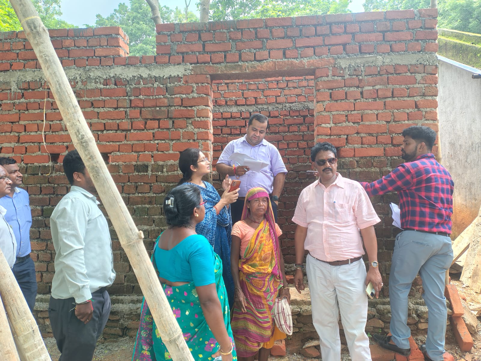 Jamshedpur: आवास योजनाओं में देरी पर DDC सख्त, एक हफ्ते में जियो-टैगिंग पूरा करने के आदेश