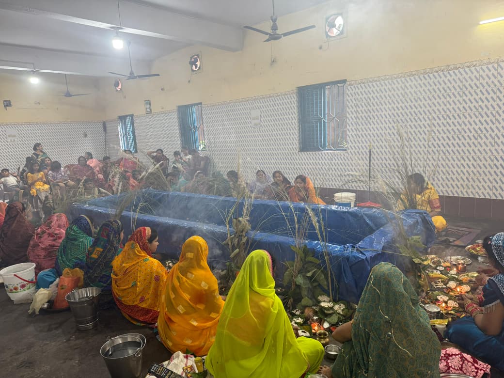 Jamshedpur: कमरछठ पर छत्तीसगढ़ी समाज की महिलाओं ने की सामूहिक पूजा, संतान की लंबी उम्र की कामना