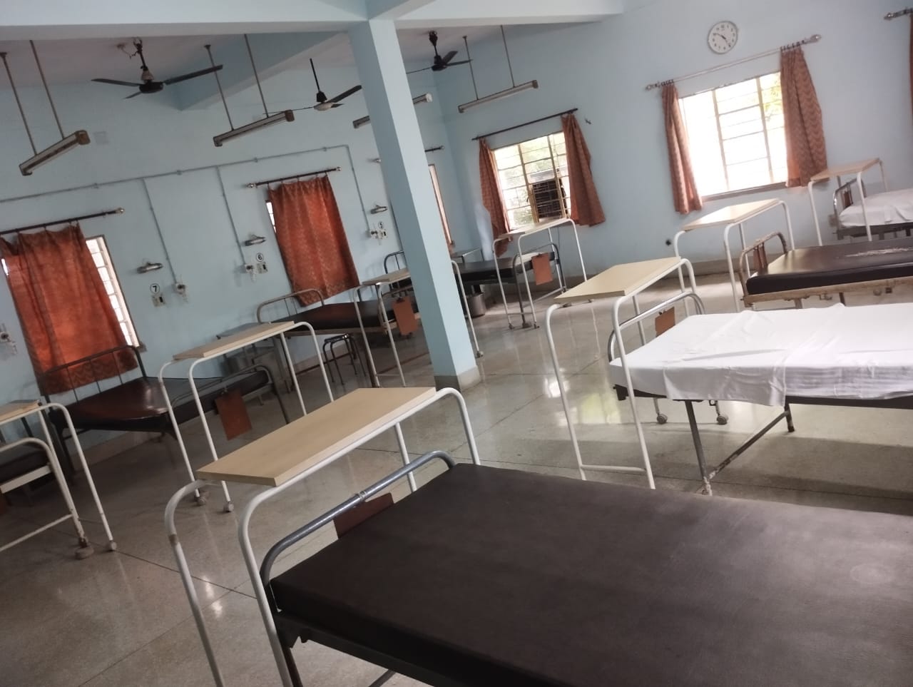 Jadugora: UCIL अस्पताल में ठेका कर्मियों की हड़ताल – 10 दिनों से बंद पड़ी सेवाएं, मरीज बेहाल