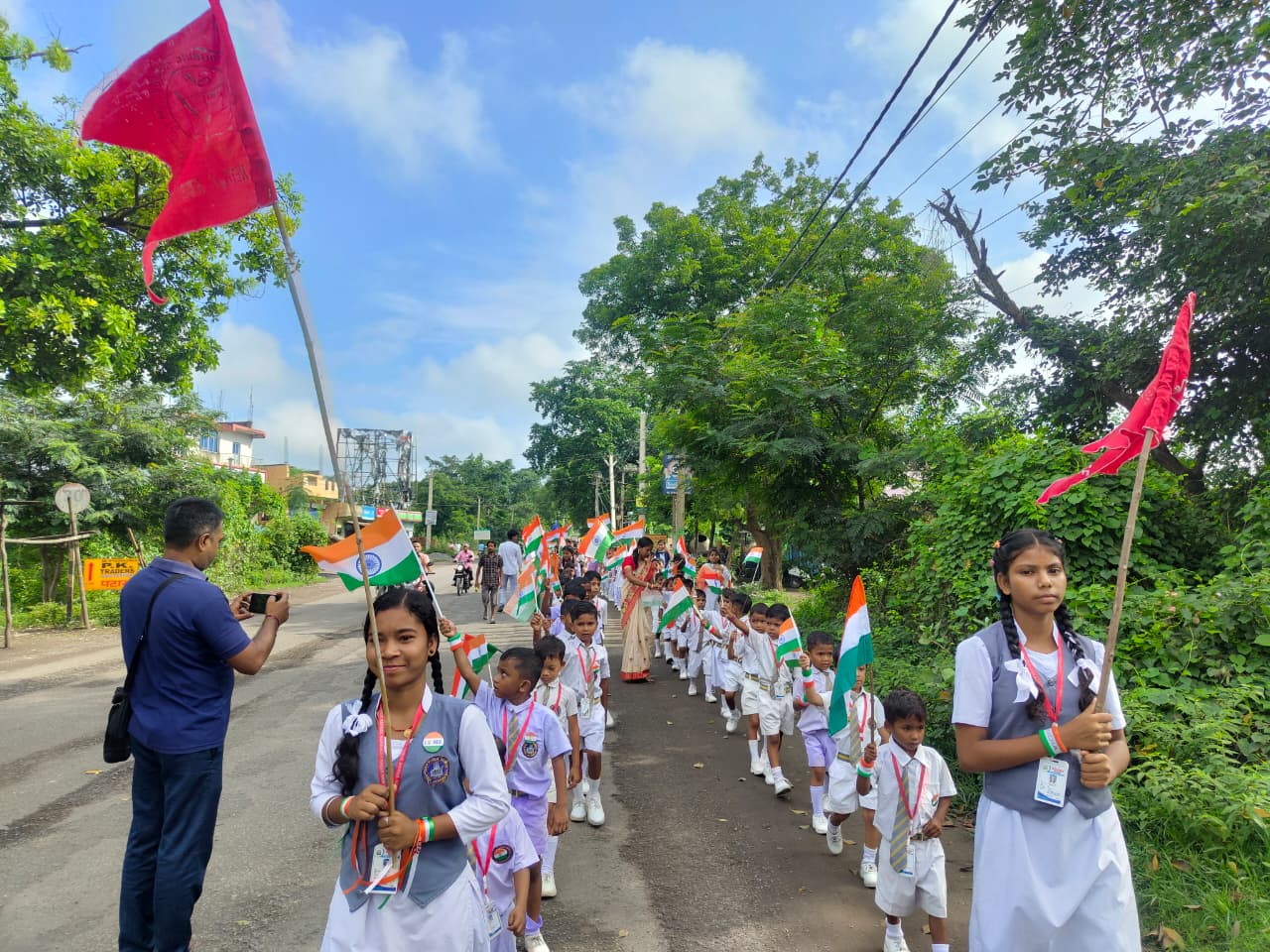 Tara Public School ने निकाली प्रभात फेरी, विशेष झांकी ने खींचा ध्यान