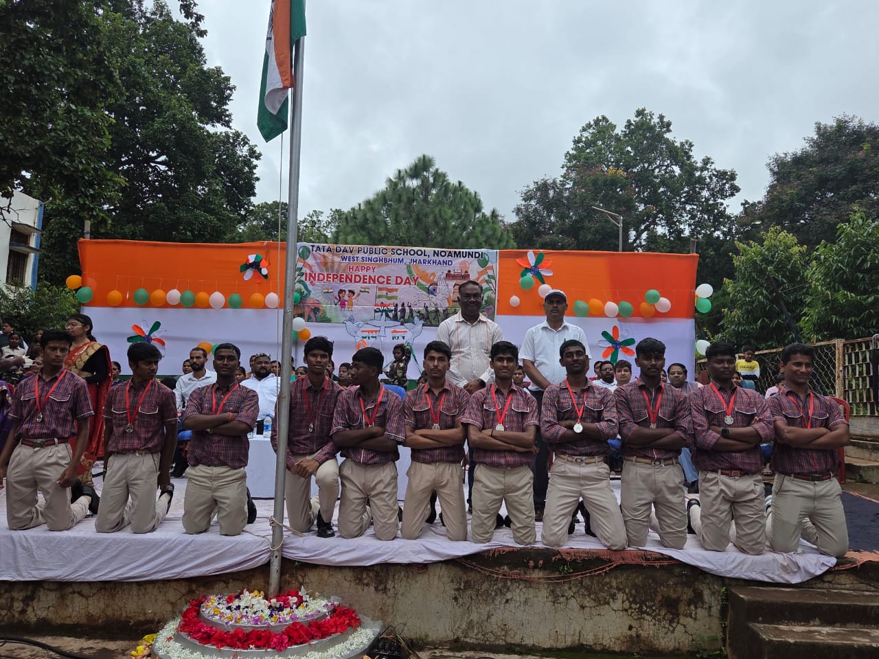 Tata DAV Public School में स्वतंत्रता दिवस पर टॉपर छात्रों और विजेताओं को मिला सम्मान