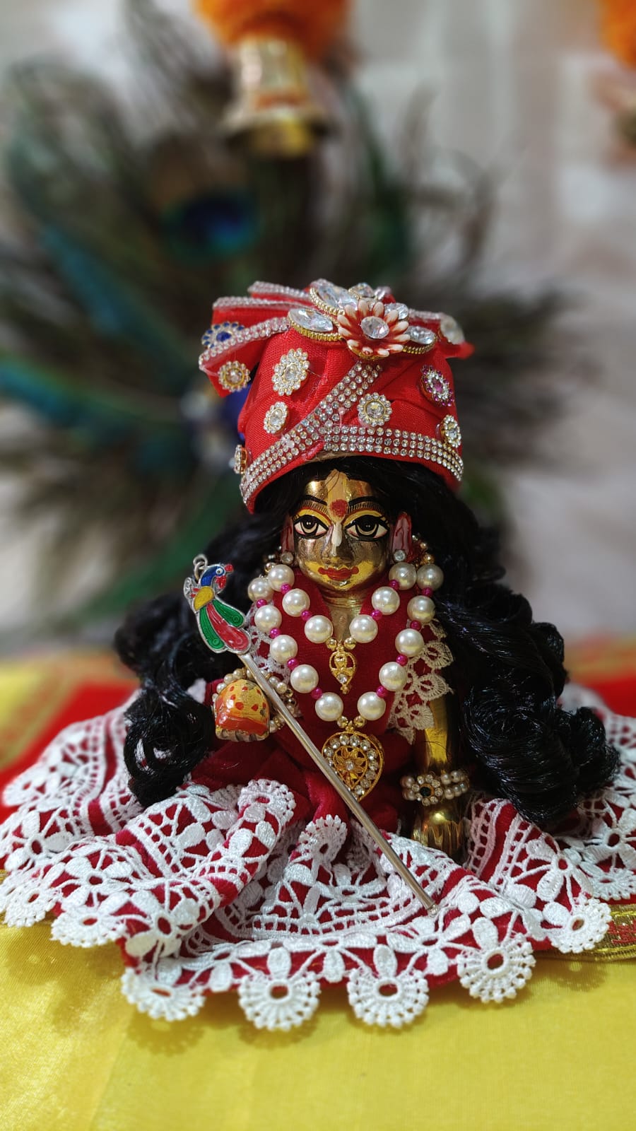 Krishna Janmashtami 2025: कान्हा जन्म की रात आज, जानिए क्यों खीरा, छप्पन भोग और मोरपंख हैं खास?