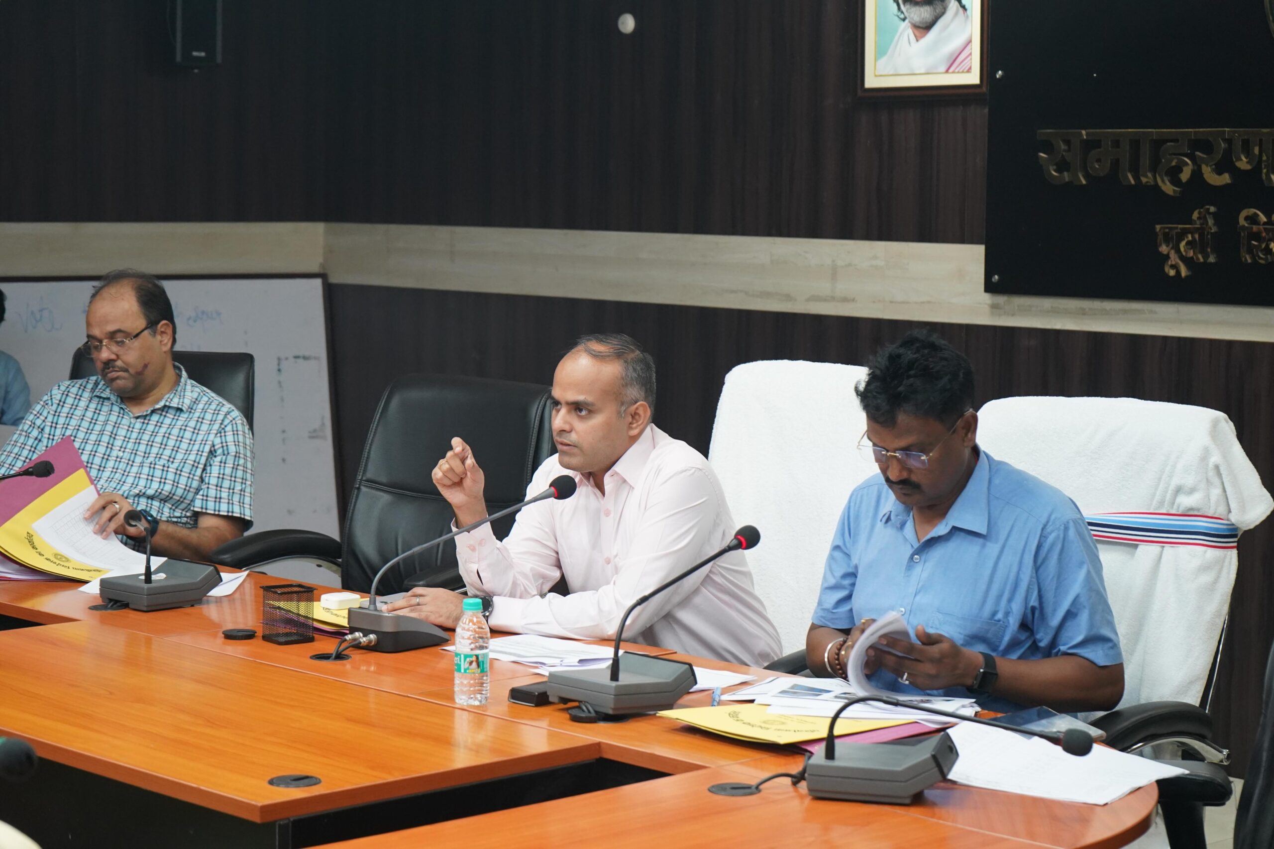 Jamshedpur: उपायुक्त की अध्यक्षता में प्रधानमंत्री जनमन एवं धरती आबा अभियान की समीक्षा