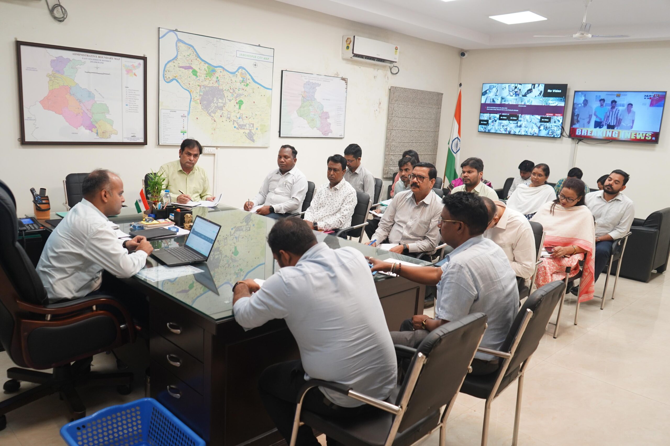 Jamshedpur: आजीविका संवर्धन की समीक्षा बैठक में कड़े निर्देश, फर्जी रिपोर्टिंग पर होगी कार्रवाई