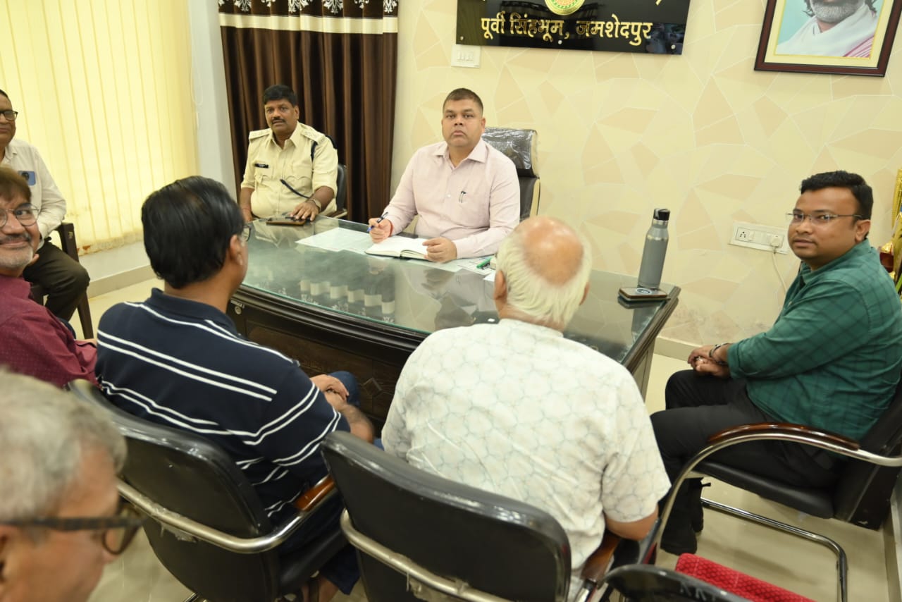 Jamshedpur: जमशेदपुर में बिना हेलमेट वाले चालकों को अब नहीं मिलेगा पेट्रोल, प्रशासन ने कसा शिकंजा