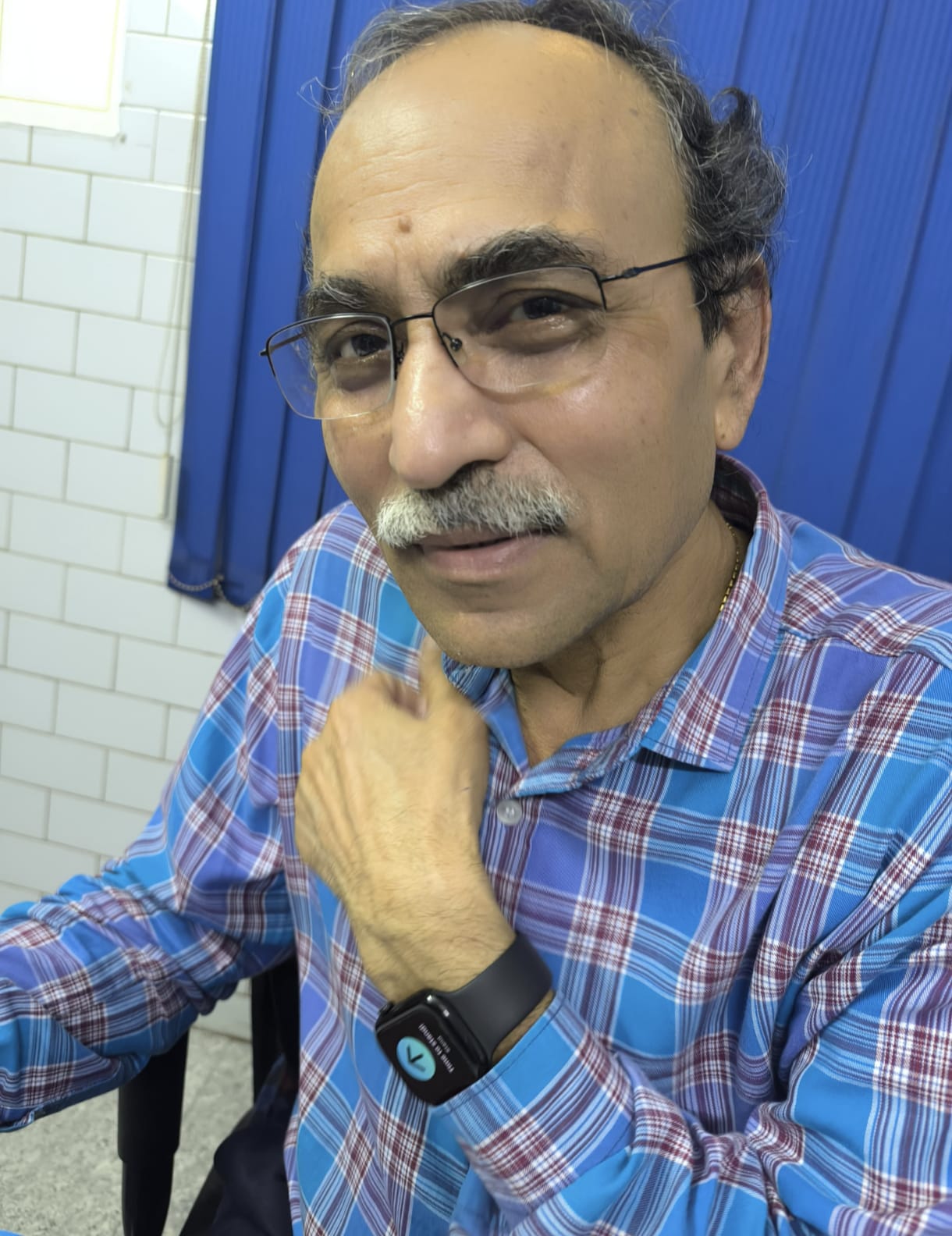 Chaibasa: “चिकित्सक परवाह करते हैं जबकि भगवान इलाज करते हैं” – डॉ. ओम प्रकाश मोहता