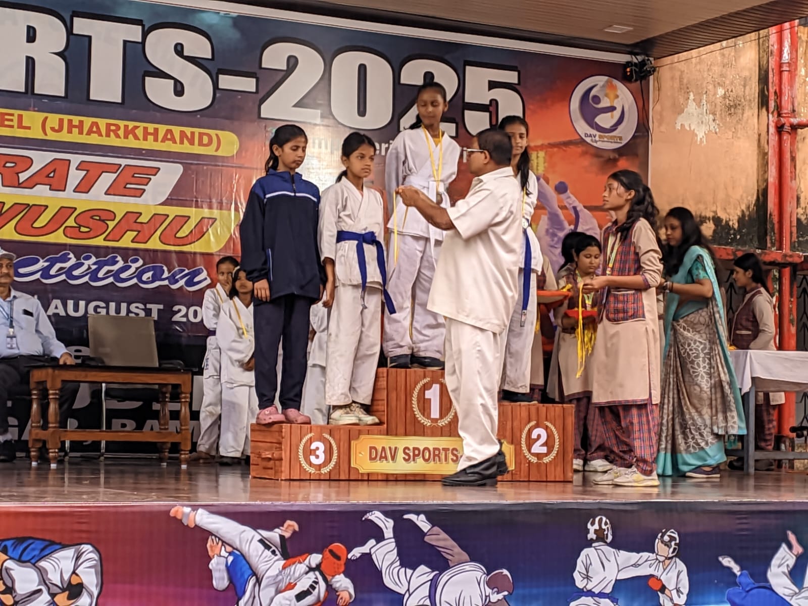 संभागीय खेल प्रतियोगिता में DAV चिड़िया के बच्चों का शानदार प्रदर्शन, कराटे और आर्चरी में जीते 16 पदक