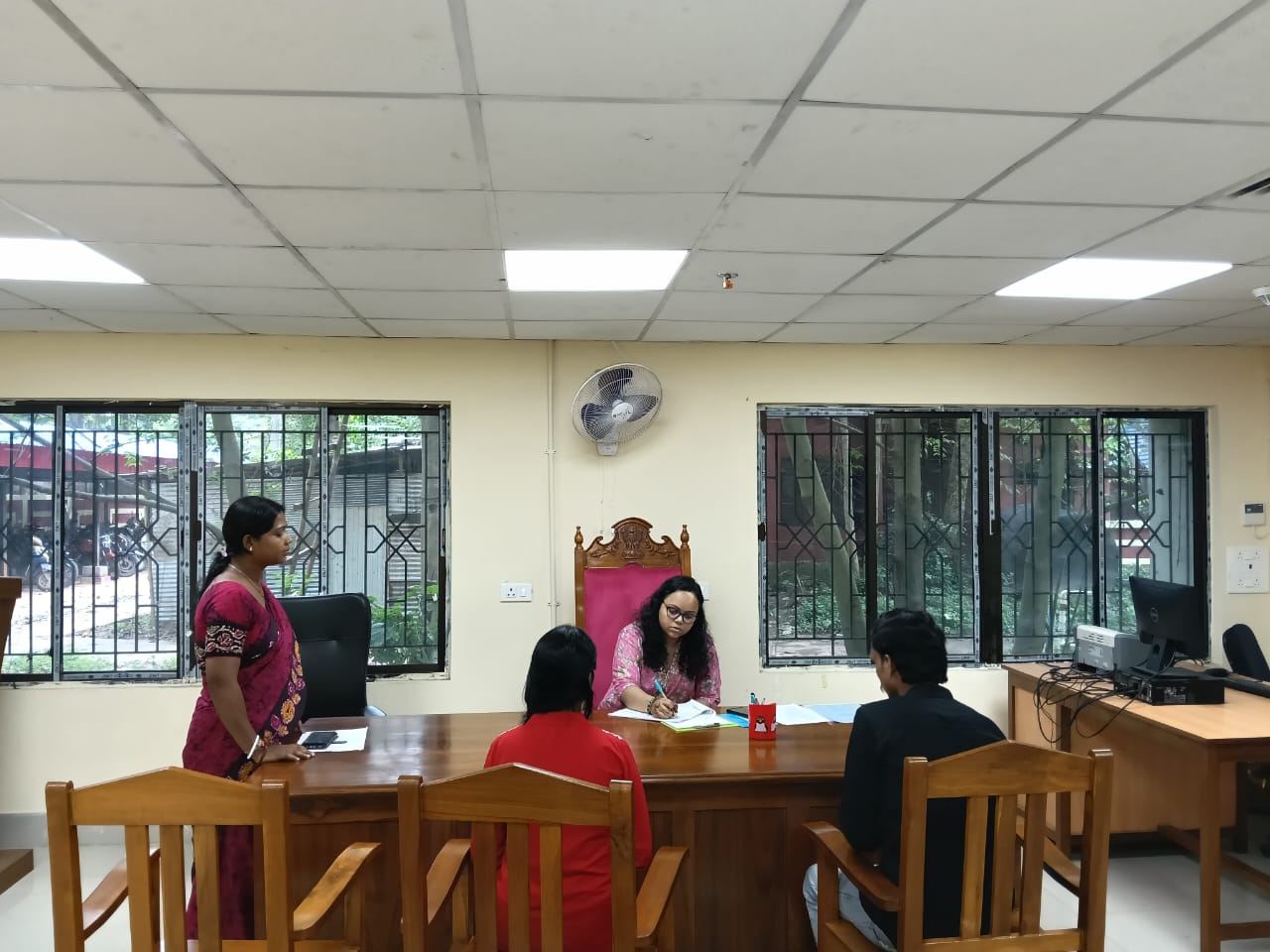 Jhargram: छह साल बाद न्याय – झाड़ग्राम की सुनंदा और उनकी माँ को मिला 3.67 लाख का हक