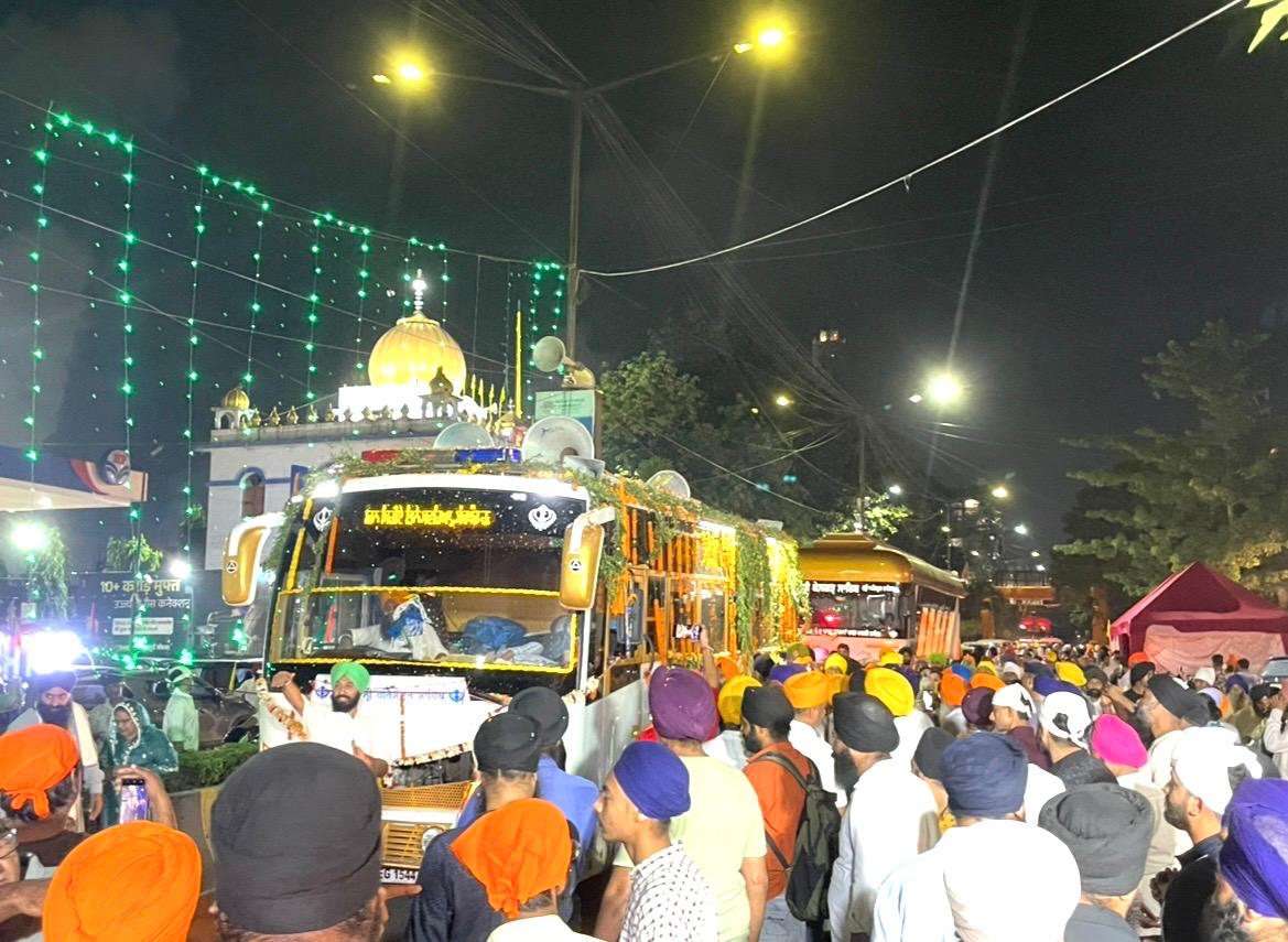 Jamshedpur: साकची में शहीदी नगर कीर्तन का भव्य स्वागत, भोर तक बहा श्रद्धा का महासागर