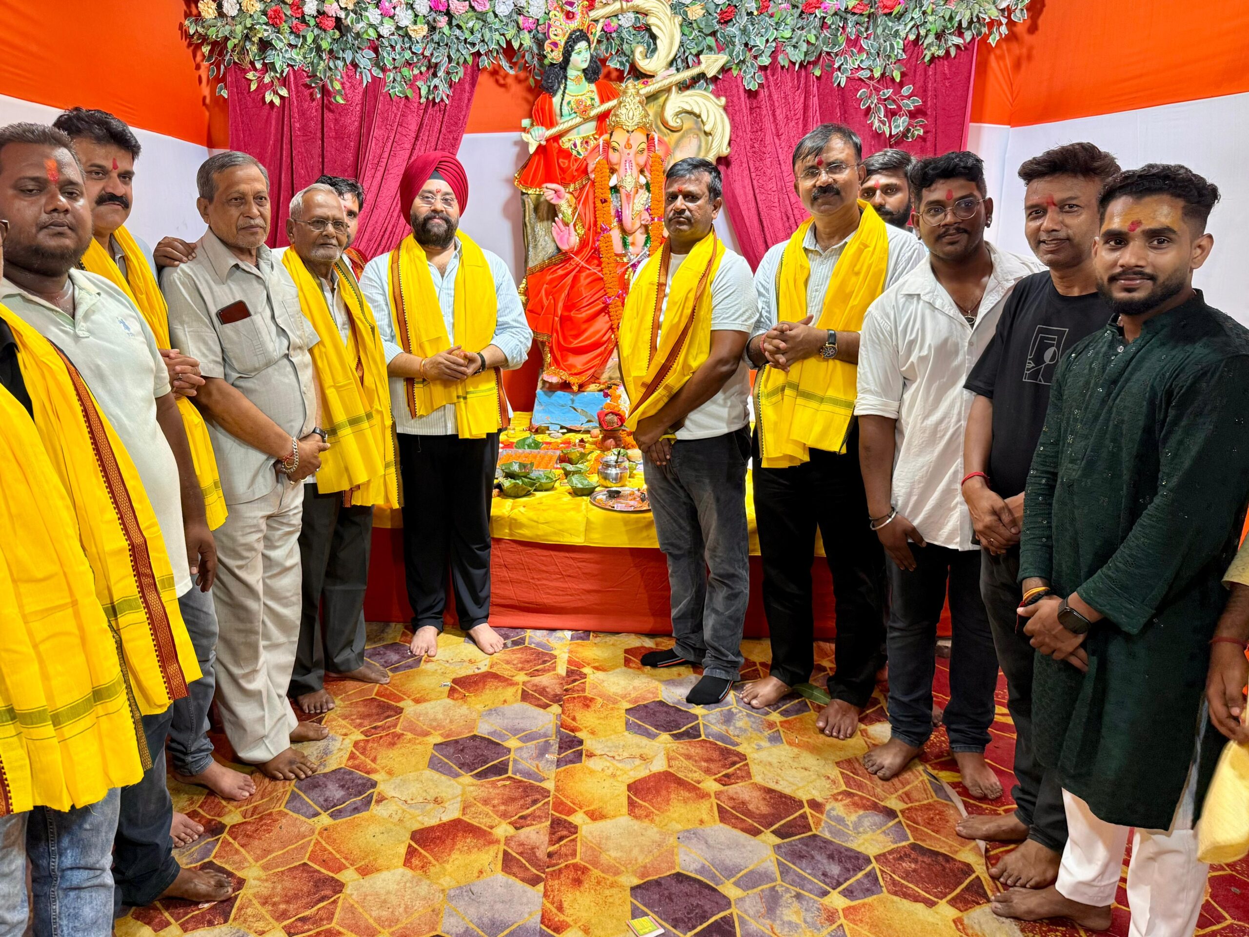 Jamshedpur: गणेशोत्सव में शहरभर के पंडालों में काले ने माथा टेका, समाज में सद्भाव का दिया संदेश