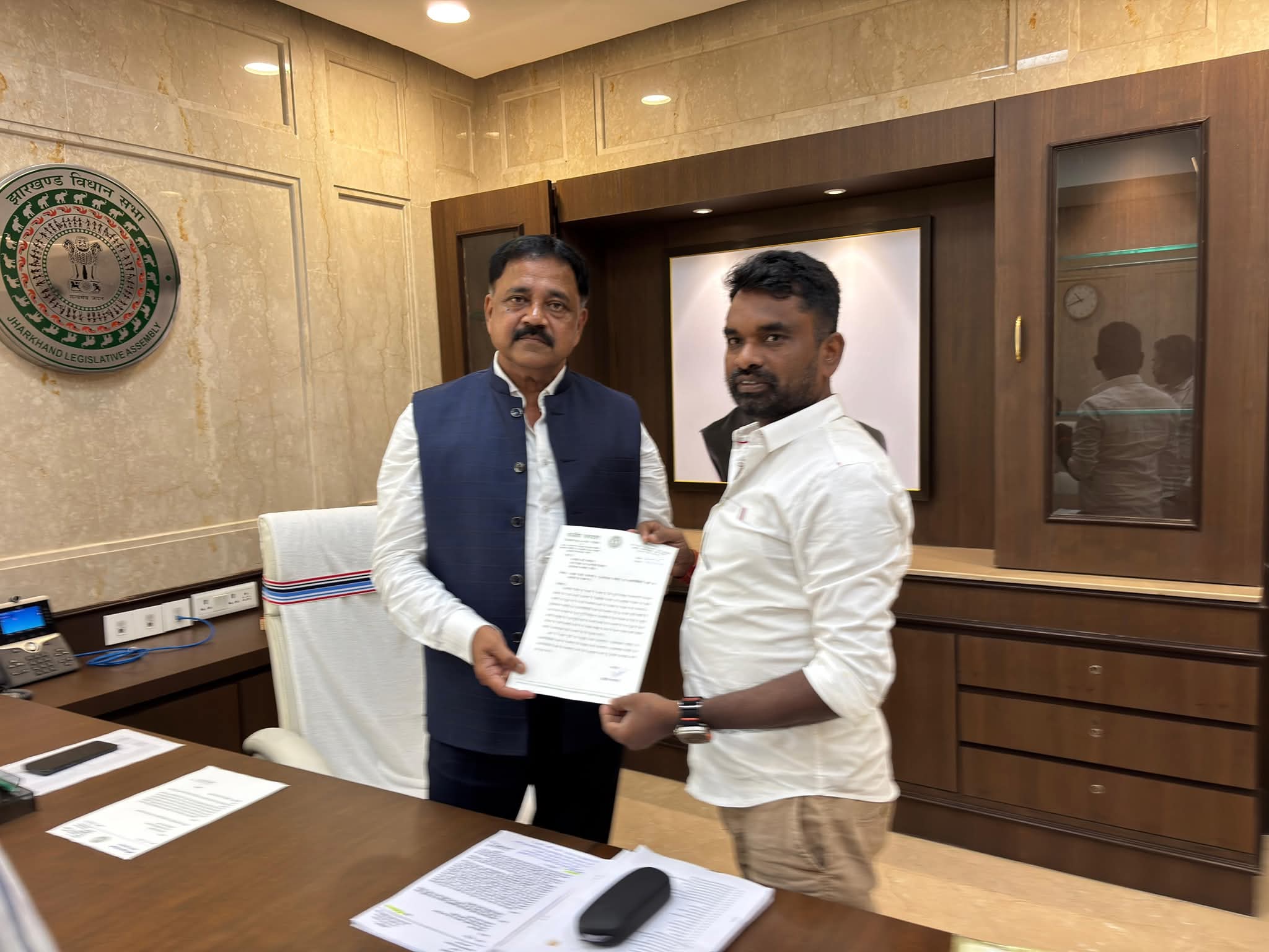 Jharkhand: पोटका विधायक संजीव सरदार ने मंत्री सुदिव्य कुमार को सौंपा माँग पत्र, पर्यटन और शिक्षा पर जोर