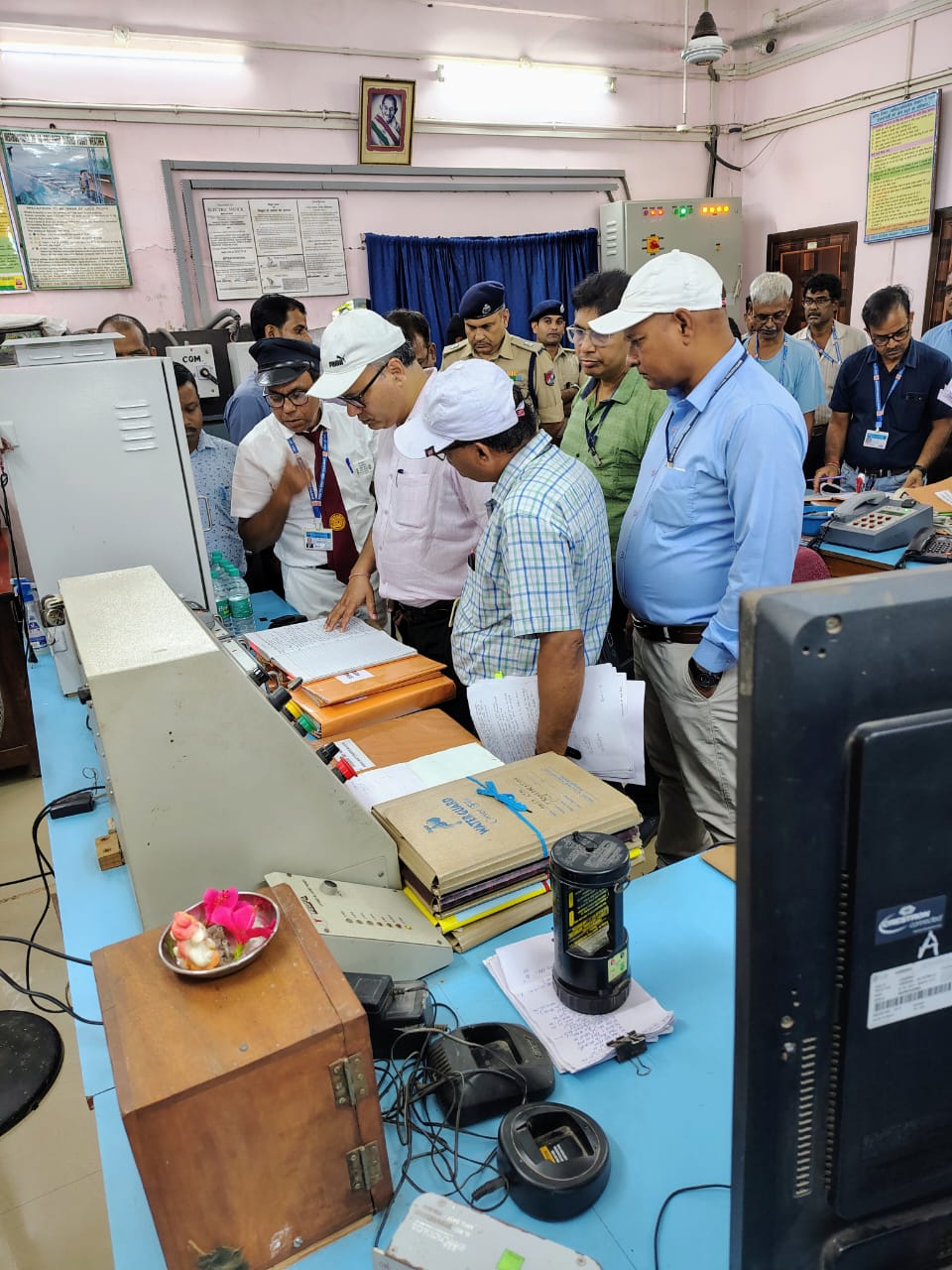 Kharagpur: खड़गपुर मंडल DRM का निरीक्षण, सुरक्षा और सुविधाओं पर खास जोर