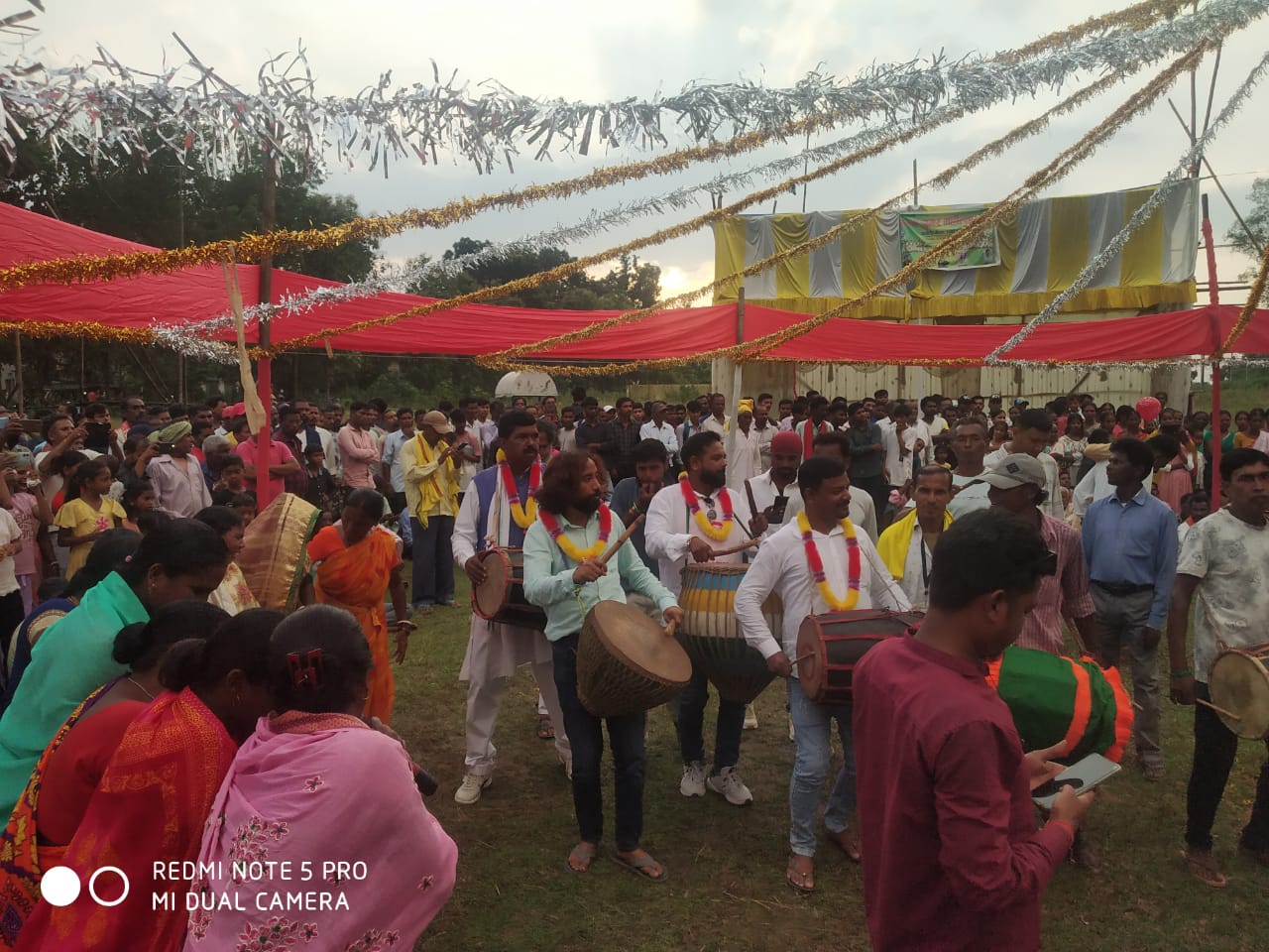 Ranchi: डाली की स्थापना के साथ पारंपरिक नृत्य-गीतों के बीच मनाया गया करम महोत्सव