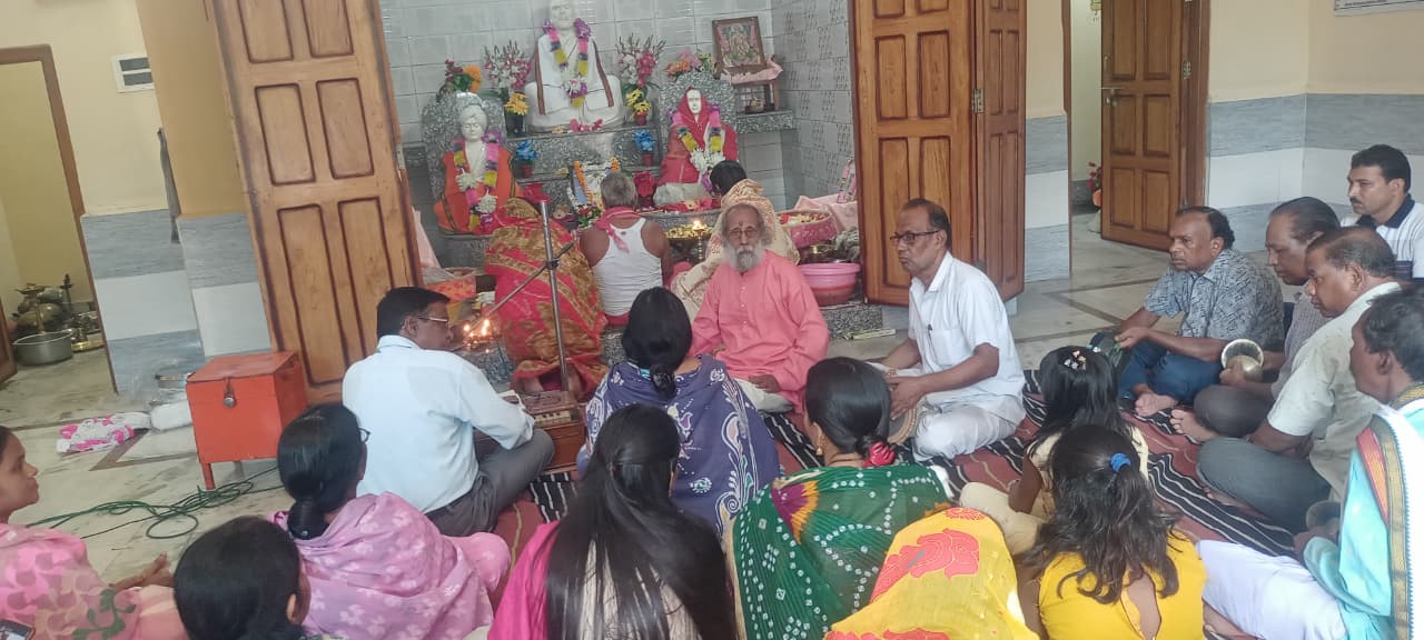 Jamshedpur: माताजी आश्रम में श्रद्धा और भक्ति से मनाई गई राधा अष्टमी