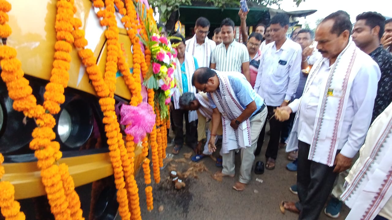 Jhargram: लंबे इंतजार के बाद झाड़ग्राम से भुवनेश्वर के लिए नई बस सेवा शुरू, यात्रियों में खुशी