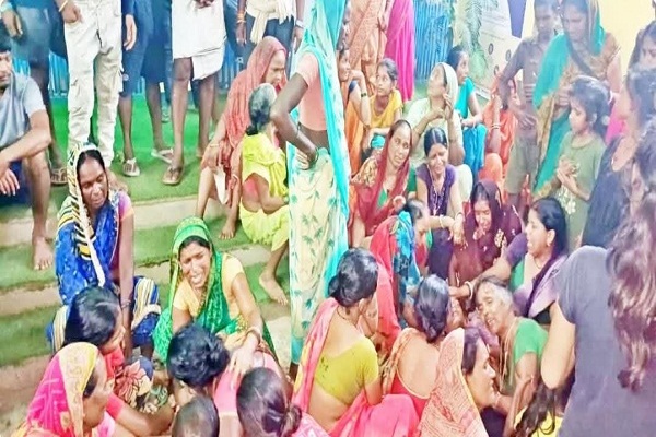 Sad News : भागलपुर में सावन के आखिरी सोमवारी पर 5 कांवरियों की मौत, थाने में हंगामा, सड़क पर शव रख किया प्रदर्शन