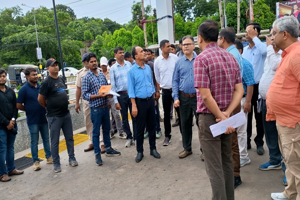 Kharagpur : डीआरएम  ने रूपसा-बांगरीपोसी खंड का किया विंडो ट्रेलिंग निरीक्षण, विकास कार्यों में तेजी लाने का निर्देश