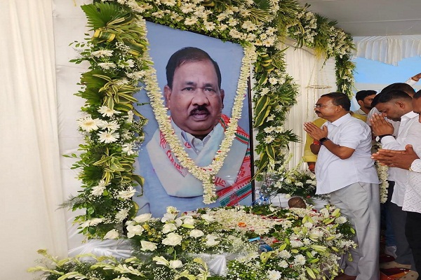 Tribute to Ramdas Soren : दिवंगत रामदास सोरेन को विधायक मंगल कालिंदी ने अर्पित की श्रद्धांजलि 