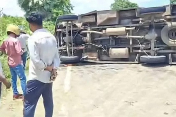 road accident: ट्रेनिंग से लौट रही होमगार्ड से भरी बस पलटी, 24 जवान घायल, महिला की मौत