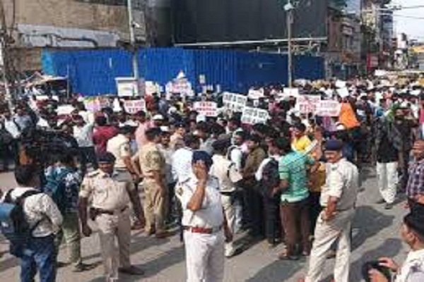 Bihar :  पटना में STET की मांग को लेकर 5000 से अधिक अभ्यर्थियों का भारी प्रदर्शन, पुलिस ने लाठीचार्ज के बाद किया वाटर कैनन का इस्तेमाल