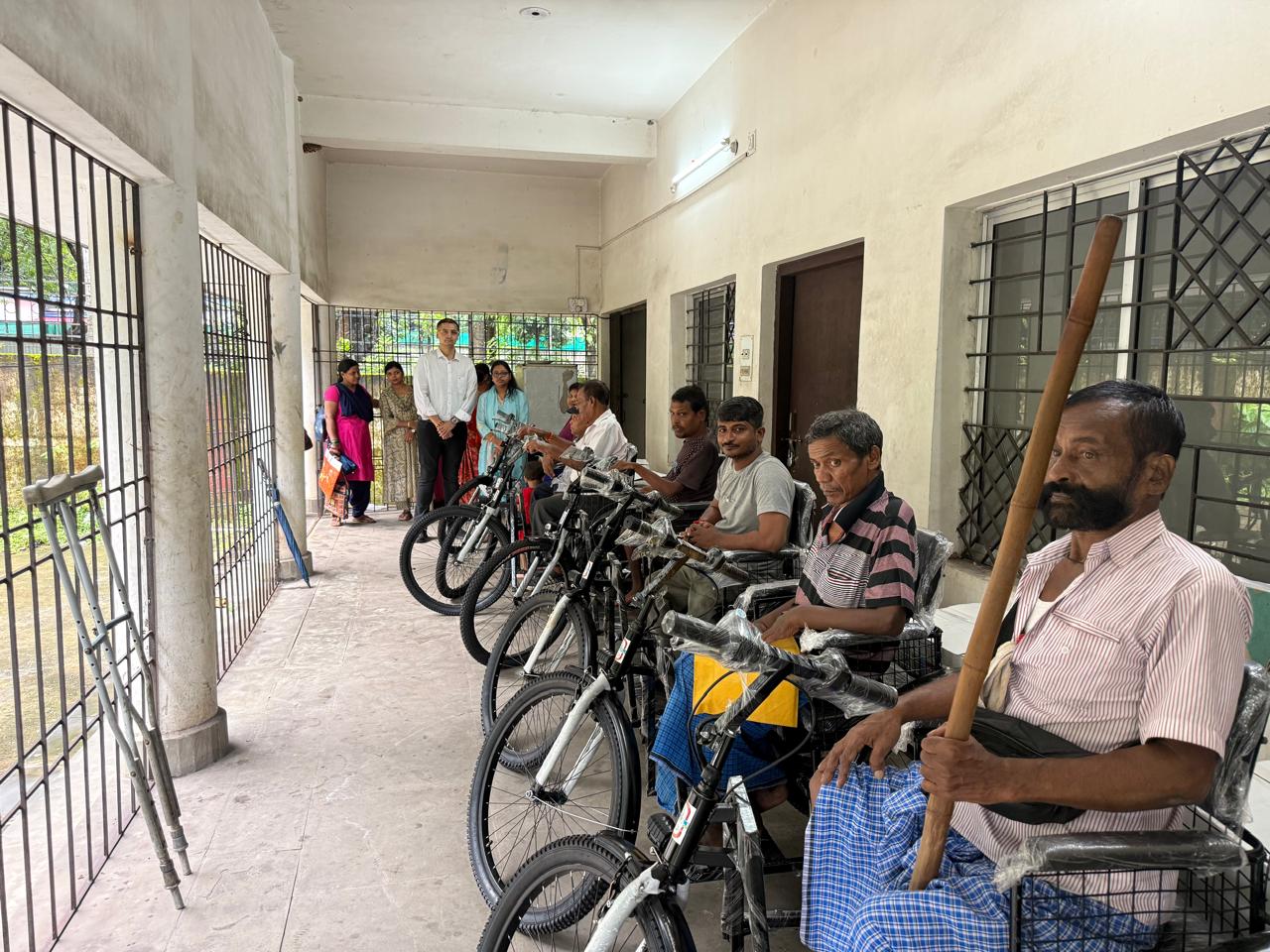 Jamshedpur: 8 दिव्यांगजनों को मिली e-Tricycle, 1 सितंबर तक सभी प्रखंडों में होगा वितरण